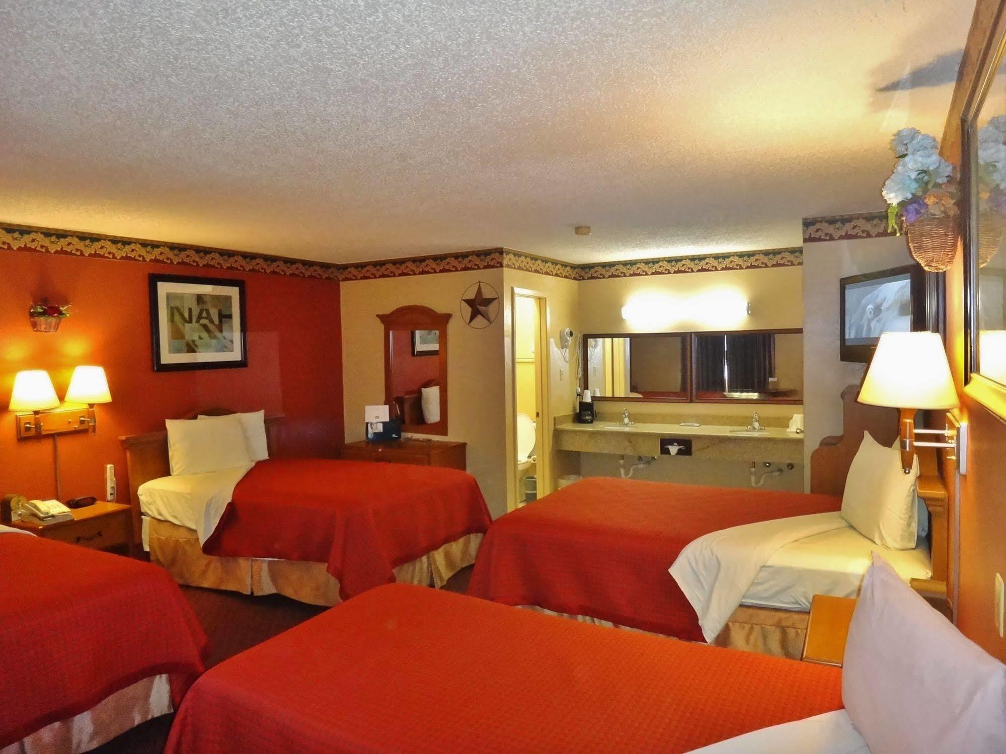 Freer Executive Inn And Studios 外观 照片
