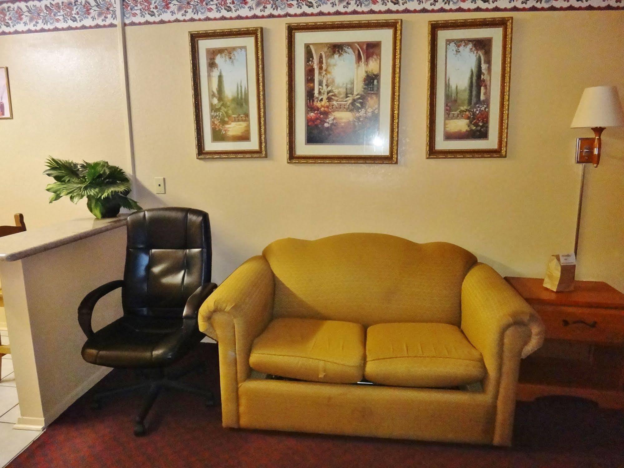 Freer Executive Inn And Studios 外观 照片